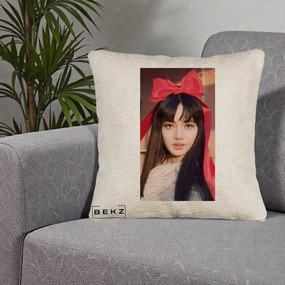 Perna Personalizata K-pop BLACKPINK Rose cu Funda Rosie, 40x40 cm, Bej Canapea, Husa Detasabila, Perna Inclusa, BEKZ®