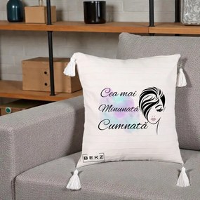 Cadou pentru Cumnata - Perna Personalizata Cea mai Minunata Cumnata cu Silueta Dama si Pete Multicolor, 40x40 cm, Bej cu Franjuri, Husa Detasabila, Perna Inclusa, BEKZ®