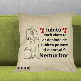 Cadou pentru Iubit - Perna Personalizata Iubitu Nemuritor cu Cuplu Line-Art si Inimi Rosii, 40x40 cm, Crem, Husa Detasabila, Perna Inclusa, BEKZ®
