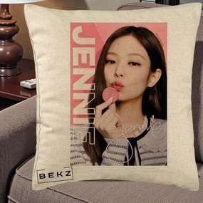 Perna Personalizata K-pop BLACKPINK Jennie cu Semnatura si Fond Roz, 40x40 cm, Bej, Husa Detasabila, Perna Inclusa, BEKZ®