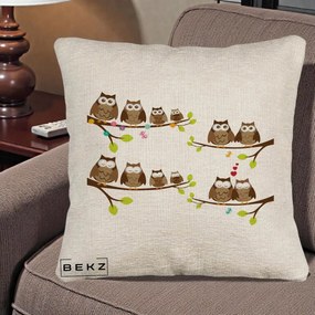Perna Decorativa Familie de Bufnite pe Ramuri, 40x40 cm, Bej Canapea, Husa Detasabila, Perna Inclusa, BEKZ®