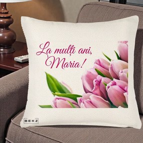 Cadou de Onomastica - Perna Personalizata La Multi Ani Maria Lalele, 40x40 cm, Crem Reliefat, Husa Detasabila, Perna Inclusa, BEKZ®