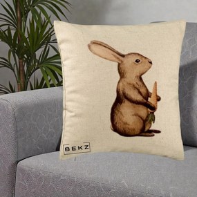 Perna Decorativa Iepuras Acuarela cu Morcov, 40x40 cm, Bej, Husa Detasabila, Perna Inclusa, BEKZ®