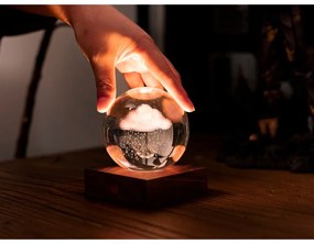 Veioză maro închis LED cu intensitate reglabilă din lemn de nuc cu abajur din sticlă (înălțime 12 cm) Amber – Gingko