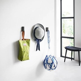 Cârlige negre 3 buc. de montat pe perete din metal Tower – YAMAZAKI