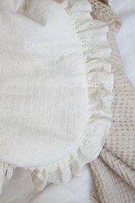 Sac de dormit pana la 9 luni, bumbac brodat Alb cu volanase by BabyLy cu umplutura antialergica BabySoft  , marimea S, 2-2,5 TOG pe tot parcursul anului