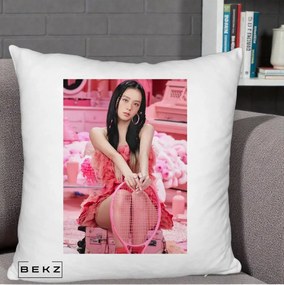 Perna Personalizata K-pop BLACKPINK Jisoo Pink Room, 40x40 cm, Alb Pufos, Husa Detasabila, Perna Inclusa, BEKZ®