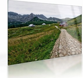 Tablou pe sticlă - Peisaj montan cu case (70x50 cm)