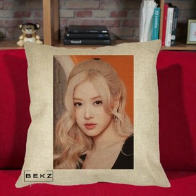 Perna Personalizata K-pop BLACKPINK cu Funda Rosie, 40x40 cm, Crem, Husa Detasabila, Perna Inclusa, BEKZ®