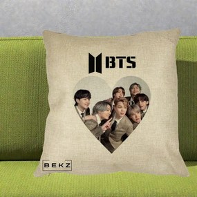 Perna Personalizata K-pop BTS Grup Fotografie in Inima, 40x40 cm, Crem, Husa Detasabila, Perna Inclusa, BEKZ®