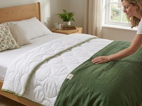 Pilota matlasata Stella Aloe Vera pentru tot timpul anului 140x200 cm, alba