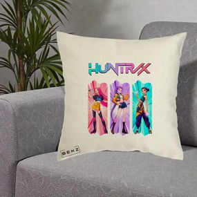 Perna Personalizata K-pop HUNTRX Trio cu Pisica in Benzi, 40x40 cm, Ecru, Husa Detasabila, Perna Inclusa, BEKZ®
