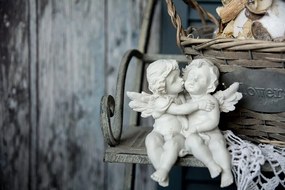 Fototapet autoadeziv statuete de îngerași pe bancă