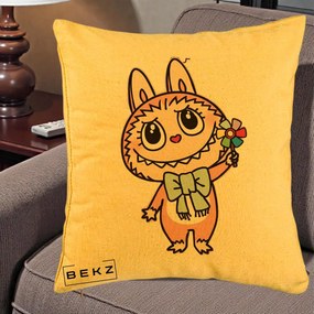 Perna Personalizata Labubu Roz cu Morisca, 40x40 cm, Galben, Husa Detasabila, Perna Inclusa, BEKZ®