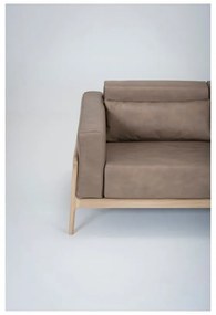 Canapea din piele bovină cu structură din lemn masiv de stejar Gazzda Fawn, maro deschis