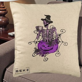 Perna Decorativa Schelet Vrajitor cu Dovleac Violet Halloween, 40x40 cm, Bej, Husa Detasabila, Perna Inclusa, BEKZ®