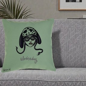 Perna Personalizata Wednesday Addams cu Caine Dalmatian, 40x40 cm, Verde, Husa Detasabila, Perna Inclusa, BEKZ®