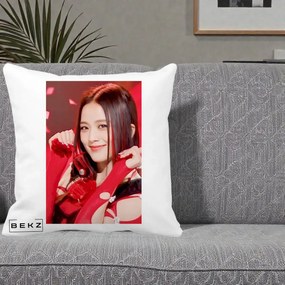 Perna Personalizata K-pop BLACKPINK Jisoo Rosu, 40x40 cm, Alba Mata, Husa Detasabila, Perna Inclusa, BEKZ®