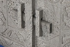Comodă TV sculptată lungă din lemn masiv, gri, cu 6 uși, 3 rafturi și zăvoare din lemn, finisaj patinat, 61 x 200 x 40 cm, „Arvane”