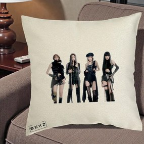 Perna Personalizata K-pop BLACKPINK Tinute Negre Elegante Grup, 40x40 cm, Ecru, Husa Detasabila, Perna Inclusa, BEKZ®