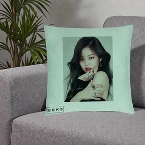 Perna Personalizata K-pop BLACKPINK Jennie Editorial Negru cu Inele, 40x40 cm, Verde Menta, Husa Detasabila, Perna Inclusa, BEKZ®