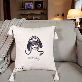 Perna Personalizata Wednesday Addams cu Caine Dalmatian, 40x40 cm, Bej cu Franjuri, Husa Detasabila, Perna Inclusa, BEKZ®