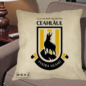 Perna Personalizata CSM Ceahlaul Piatra Neamt Fotbal, 40x40 cm, Crem, Husa Detasabila, Perna Inclusa, BEKZ®