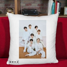 Perna Personalizata K-pop BTS Foto Grup All-White Elegant, 40x40 cm, Alb Pufos, Husa Detasabila, Perna Inclusa, BEKZ®