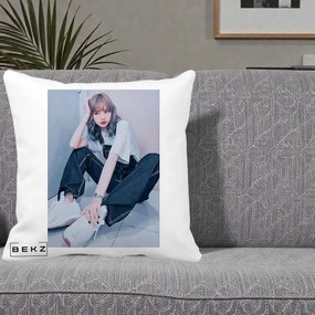 Perna Personalizata K-pop BLACKPINK Lisa, 40x40 cm, Alba Mata, Husa Detasabila, Perna Inclusa, BEKZ®