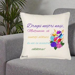 Perna Personalizata Dragii Nostri Nasi Multumim cu Flori Multicolore Colorat, 40x40 cm, Crem Reliefat, Husa Detasabila, Perna Inclusa, BEKZ®