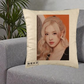 Perna Personalizata K-pop BLACKPINK cu Funda Rosie, 40x40 cm, Bej, Husa Detasabila, Perna Inclusa, BEKZ®