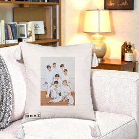 Perna Personalizata K-pop BTS Foto Grup All-White Elegant, 40x40 cm, Bej cu Franjuri, Husa Detasabila, Perna Inclusa, BEKZ®