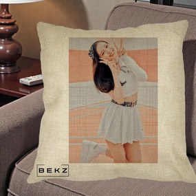 Perna Personalizata K-pop BLACKPINK Nayeon/Jisoo Tenis Alb, 40x40 cm, Crem, Husa Detasabila, Perna Inclusa, BEKZ®