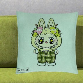 Perna Personalizata Labubu Galben cu Mere si Salopeta, 40x40 cm, Verde Menta, Husa Detasabila, Perna Inclusa, BEKZ®