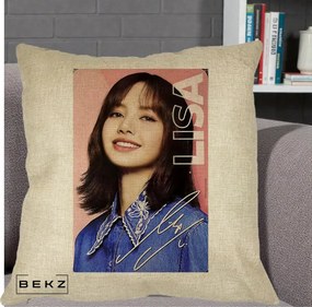 Perna Personalizata K-pop BLACKPINK Lisa cu Semnatura, 40x40 cm, Crem, Husa Detasabila, Perna Inclusa, BEKZ®