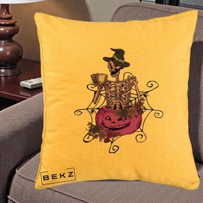 Perna Decorativa Schelet Vrajitor cu Dovleac Violet Halloween, 40x40 cm, Galben, Husa Detasabila, Perna Inclusa, BEKZ®