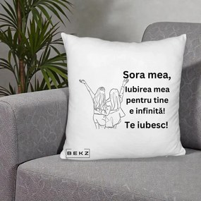 Cadou pentru Sora - Perna Personalizata Sora Mea Te Iubesc Line Art Doua Fete cu Brate Ridicate, 40x40 cm, Alb Pufos, Husa Detasabila, Perna Inclusa, BEKZ®