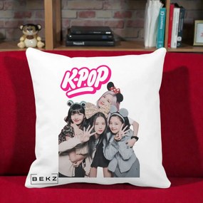 Perna Personalizata BLACKPINK K-Pop Grup Pozitii Amuzante, 40x40 cm, Alba Mata, Husa Detasabila, Perna Inclusa, BEKZ®