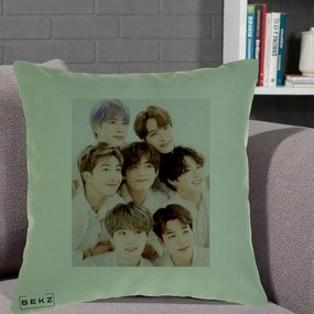 Perna Personalizata K-pop BTS Foto Grup Fete Albe, 40x40 cm, Verde, Husa Detasabila, Perna Inclusa, BEKZ®