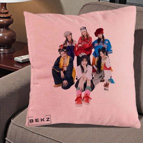 Perna Personalizata Grup K-pop Fete Streetwear Foto, 40x40 cm, Roz, Husa Detasabila, Perna Inclusa, BEKZ®