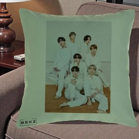 Perna Personalizata K-pop BTS Foto Grup All-White Elegant, 40x40 cm, Verde, Husa Detasabila, Perna Inclusa, BEKZ®