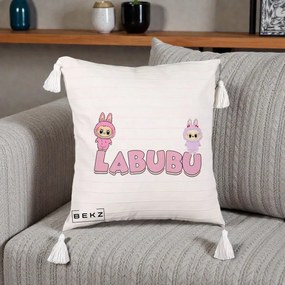 Perna Personalizata Labubu Duo Roz-Lila cu Text, 40x40 cm, Bej cu Franjuri, Husa Detasabila, Perna Inclusa, BEKZ®