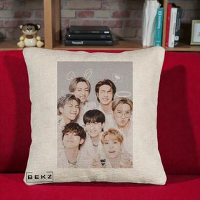 Perna Personalizata K-pop BTS Foto Grup Cute cu Animatii si 7 Membrii, 40x40 cm, Bej Canapea, Husa Detasabila, Perna Inclusa, BEKZ®