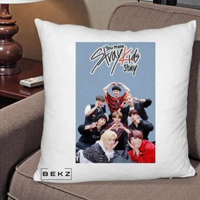 Perna Personalizata K-pop Stray Kids You Make Stray Kids Stay cu Foto Grup, 40x40 cm, Alb Pufos, Husa Detasabila, Perna Inclusa, BEKZ®