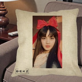 Perna Personalizata K-pop BLACKPINK Rose cu Funda Rosie, 40x40 cm, Crem, Husa Detasabila, Perna Inclusa, BEKZ®