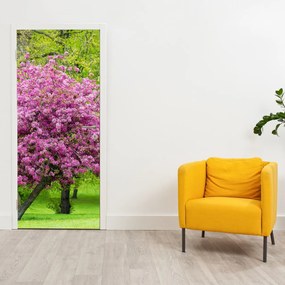 Fototapet pentru ușă - Copac înflorit în pajiște (95x205cm)