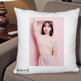 Perna Personalizata K-pop BLACKPINK Lisa Roz, 40x40 cm, Alb Pufos, Husa Detasabila, Perna Inclusa, BEKZ®