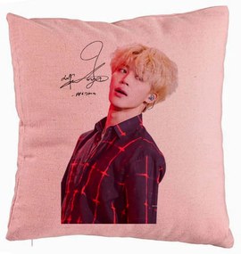 Perna Decorativa BTS Jimin 2, 40x40 cm, Roz, Husa Detasabila, Burduf