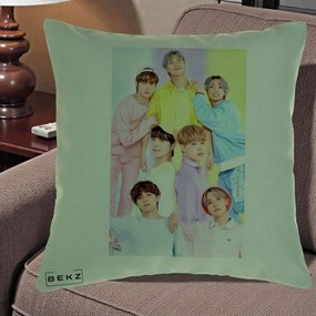 Perna Personalizata K-pop BTS Foto Grup Pastel Colorat cu 7 Membrii, 40x40 cm, Verde, Husa Detasabila, Perna Inclusa, BEKZ®