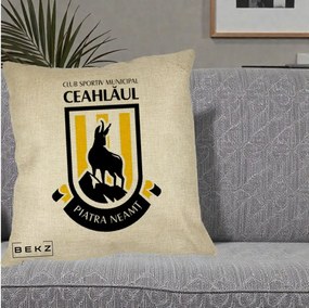Perna Personalizata CSM Ceahlaul Piatra Neamt Fotbal, 40x40 cm, Crem, Husa Detasabila, Perna Inclusa, BEKZ®